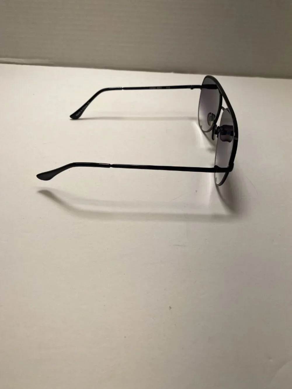 Quay x Desi High Key Black Aviator Sunglasses 111 Frames Gradient Lenses